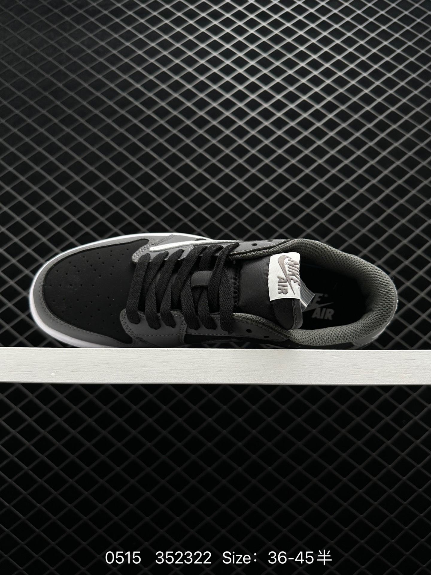 NIKE  Air Jordan 1 Low